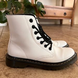 Dr. Martens 7 hole white boots, size US 7